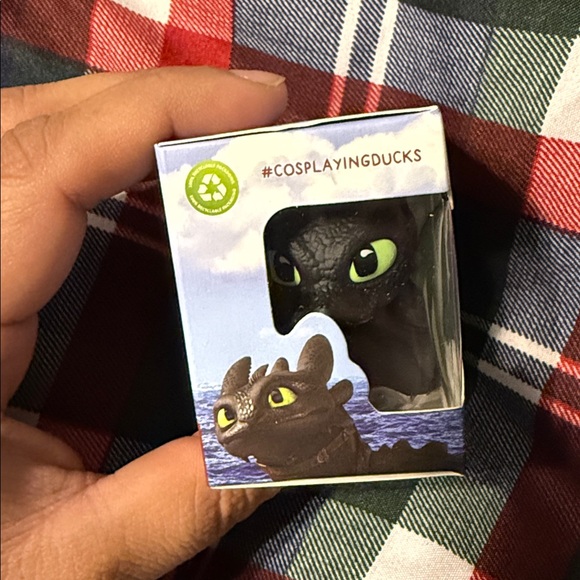 DreamWorks Dragons Toothless Black and Green Figure - Picture 2 of 4